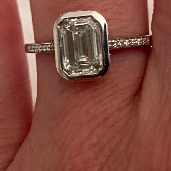 Diamond Engagement Ring - Picture 3 of 6